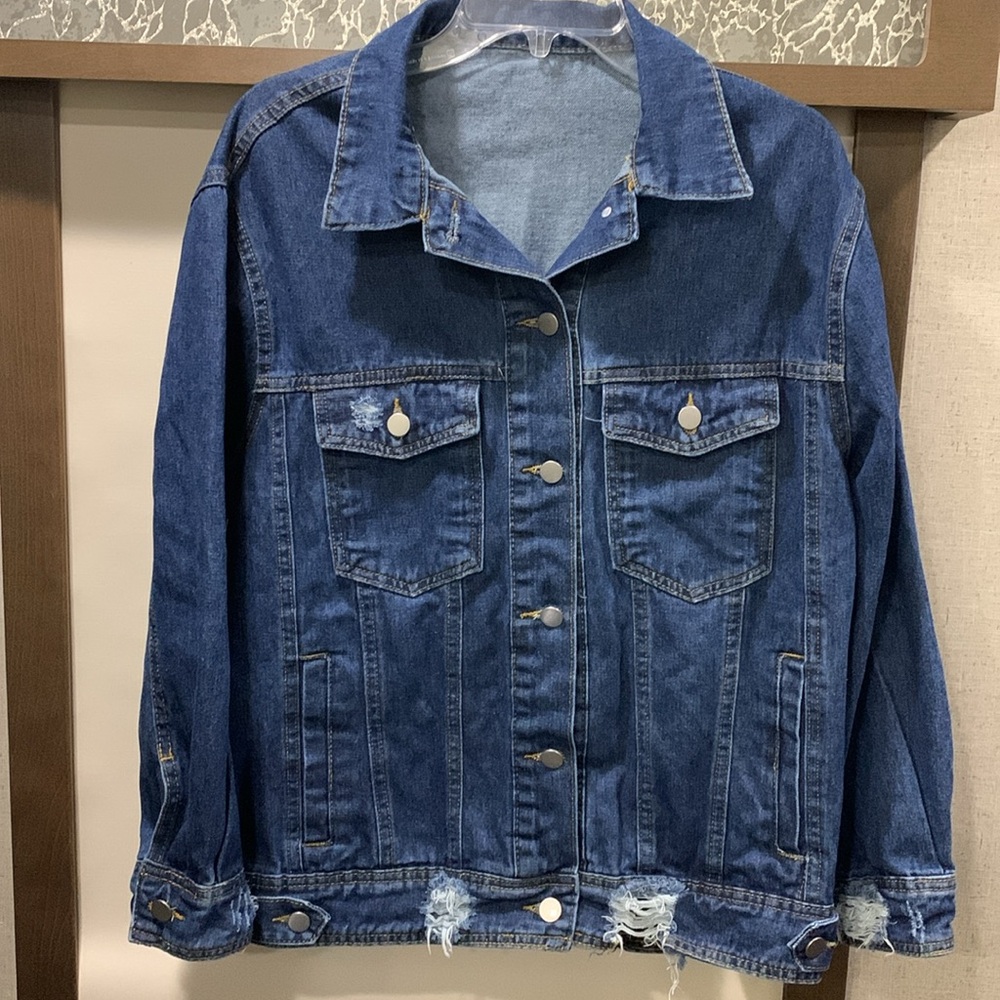 Denim distressed Jacket Women’s Sz 1X Button down 6-Pocket Classic For all Ages - Picture 2 of 9